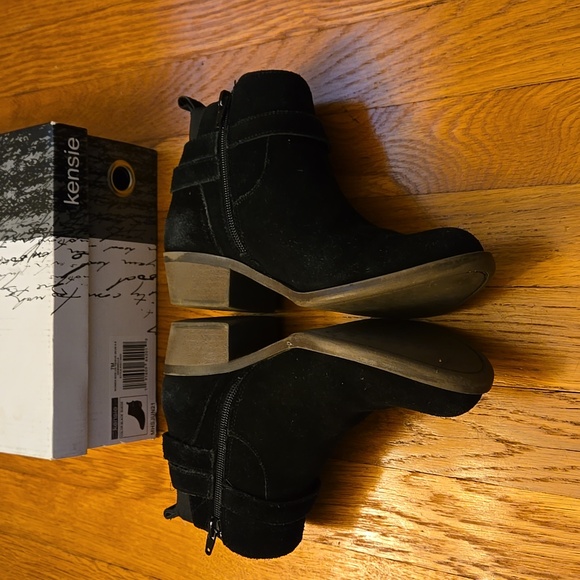 4/$25 ๐ Kensie Suede Boots - Picture 6 of 16